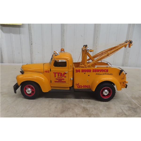 Die-Cast Promotions 1948 International KB-5 Wrecker Tow Truck, 1/16 Scale Die-Cast