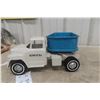 Image 5 : ERTL International Semi Truck Hydraulic Dump and Trailer, Pressed Steel, 1960s, 22" Long