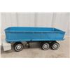 Image 8 : ERTL International Semi Truck Hydraulic Dump and Trailer, Pressed Steel, 1960s, 22" Long