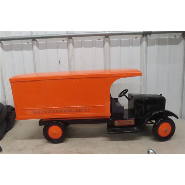 Sonny Railway Express Agency Truck, Pressed Steel, 1920s–30s, Restored, 20" x 11 1/2" x 7 1/2"