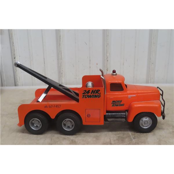 Smith-Miller Moss Towing Truck Cast and Pressed Steel 16" Vintage