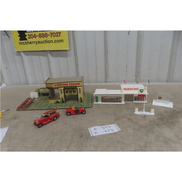 Keystone Garage 1940s With Tin Litho and Matchbox B.P. Service Station 1960 Plastic