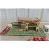 Image 2 : Keystone Garage 1940s With Tin Litho and Matchbox B.P. Service Station 1960 Plastic