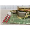 Image 4 : Keystone Garage 1940s With Tin Litho and Matchbox B.P. Service Station 1960 Plastic