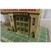 Image 5 : Keystone Garage 1940s With Tin Litho and Matchbox B.P. Service Station 1960 Plastic