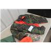 Image 6 : Duffle Bag, Reversible Hunting Hat, Camouflage Jacket and Deer Hunting Orange Jacket, Large