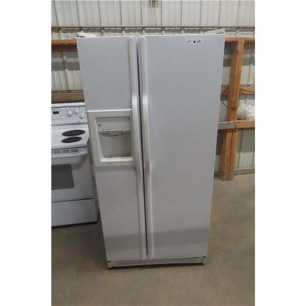 General Electric Side-by-Side Refrigerator with Ice Maker 66" x 31" x 30"