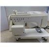 Image 11 : Singer Sewing Machine, Model 3145