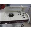 Image 9 : Singer Sewing Machine, Model 3145