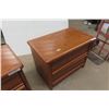 Image 4 : 2 Night Stands, 22" x 28 1/2" x 17" Pallister