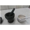 Image 2 : 2 Boxed Digital Measure Spoons, 2 Stone Mortar & Pestles, 1 Ceramic Mortar & Pestle