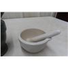 Image 3 : 2 Boxed Digital Measure Spoons, 2 Stone Mortar & Pestles, 1 Ceramic Mortar & Pestle