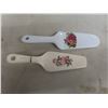 Image 8 : Bone China Floral Arrangement, China Pie Lifters, 3 Pieces Pendelfin Figures +