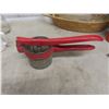 Image 8 : 2 Thermoses, Meat Grinder, Juicer, Milk Glass, Casserole Dish with Wicker Holder, and More