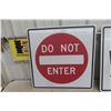 Image 2 : 2 Traffic Signs: Do Not Enter 24" x 24", One Way 18" x 24"