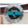 Image 6 : New Gate Kit, 2 Makita 6 1/2" Circular Saw Blades, and Carpet Stair Treads Peel and Stick Style (So
