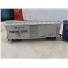Image 7 : HO Scale Model Train Set: 20ft Track, Transformer, 1 Engine, and 3 Cars