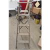 Image 2 : Antique 5-Foot Wood Ladder