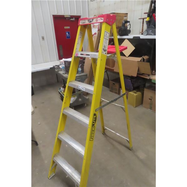Fibreglass 6' Ladder, 225 lbs. Capacity