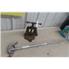 Image 1 : 2 Pipe Benders: Vise Clamp-On and Hand Bender