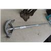 Image 5 : 2 Pipe Benders: Vise Clamp-On and Hand Bender