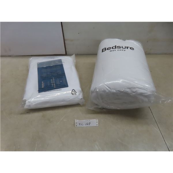 Queen Size Comforter Set (New/Store Return)