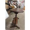 Image 5 : Walnut Stand