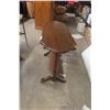 Image 6 : Walnut Stand