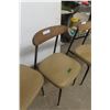 Image 3 : 3 Retro Chairs
