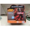 Image 11 : 8 Star Wars Items: Light Saber (needs batteries), Capt. Phasma Figure, Metal Lunch Box