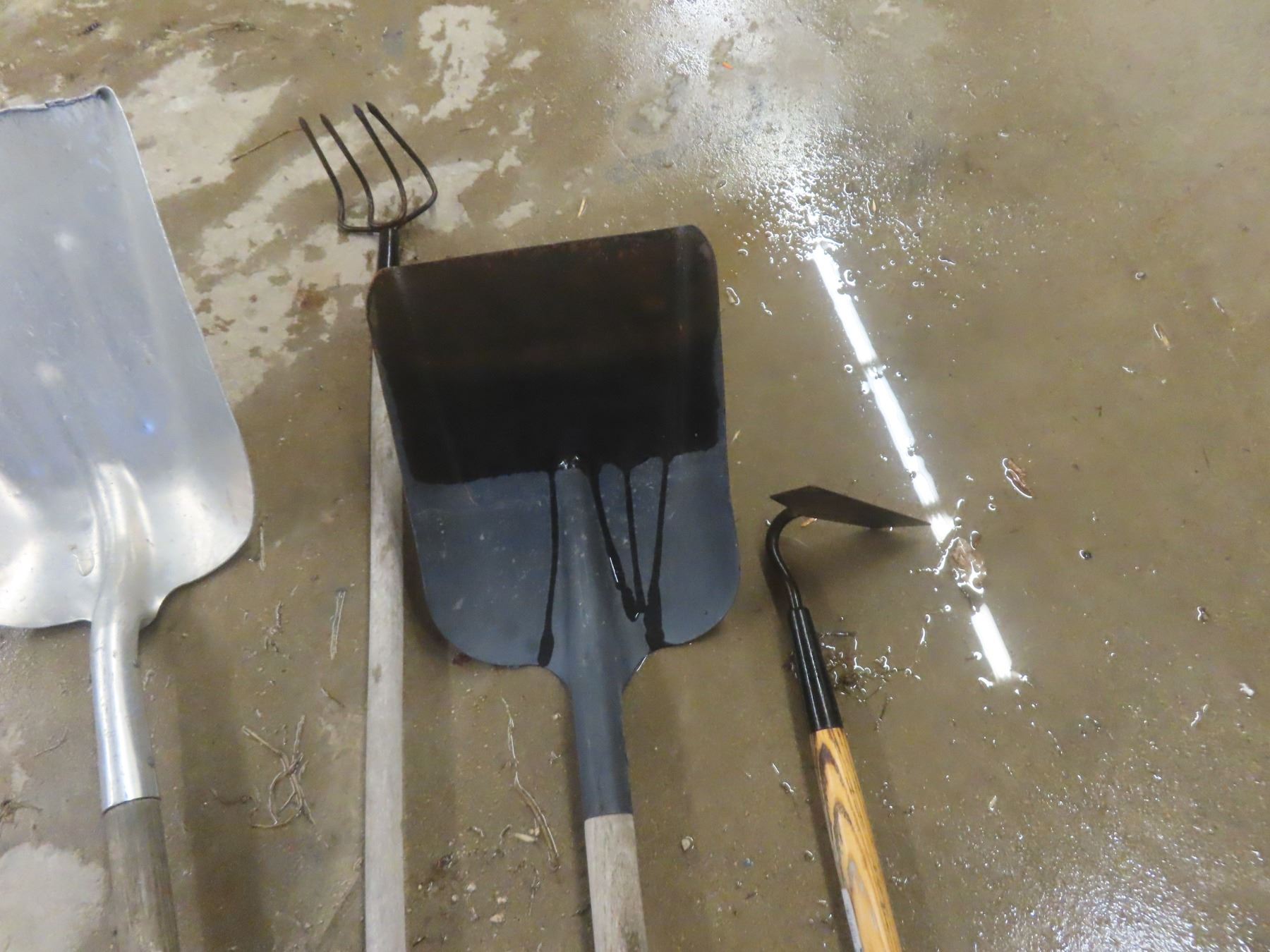 Hand Tools Lot: Shovels, Rakes, Push Broom, Hoe, Sledge Hammer, Pick ...