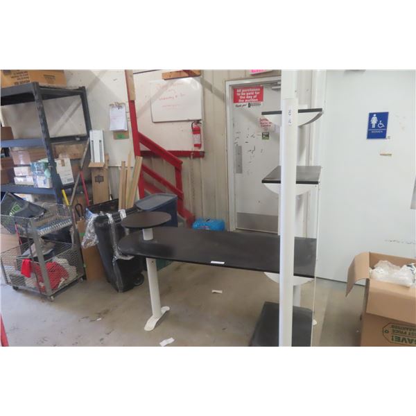 Office Workstation/Desk, 60" x 68" x 24"