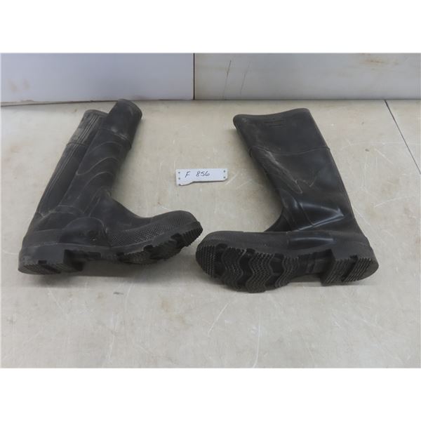 Ronco N95 Medical Masks - 3 Boxes; Rubber Boot 025-86622 New, Size W11/M9