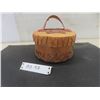 Image 1 : Vintage First Nations Birchbark Lidded Basket - Unusual Scalloped Base - Exc. Cond. 7" Diameter, 6"