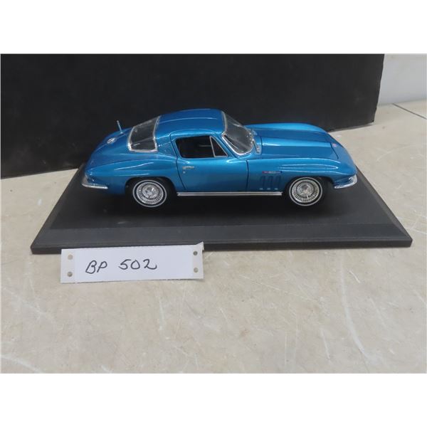 Maisto 1965 Special Edition Chevy Corvette 1/18 Sky Blue with Stand