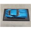 Image 2 : Maisto 1965 Special Edition Chevy Corvette 1/18 Sky Blue with Stand