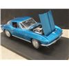 Image 4 : Maisto 1965 Special Edition Chevy Corvette 1/18 Sky Blue with Stand