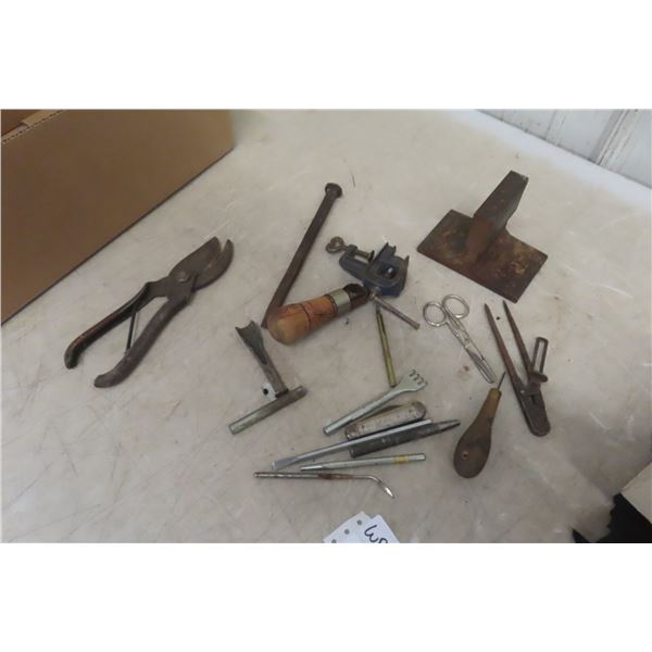 17 Vintage Leather Tools Lot: Anvil, Small Bench Vise, Punches, Awl, Cutters, Knife, Iron Divider,