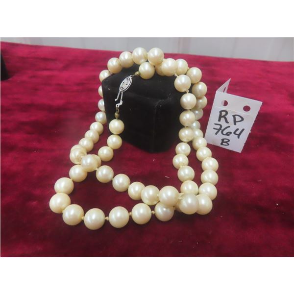 Vintage Pearl Necklace with 14K Gold Fishhook Clasp – Pearls Appear to Be Akoya