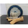 Image 5 : Vintage Folk Art Hand Painted Polar Bear Agate Stone on Driftwood Base - Signed 'Reforget 96' - 7"