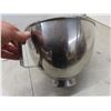 Image 9 : Kitchen Aid 300 Watt Mix Master w/ Dough Hook & Stainless Bowl