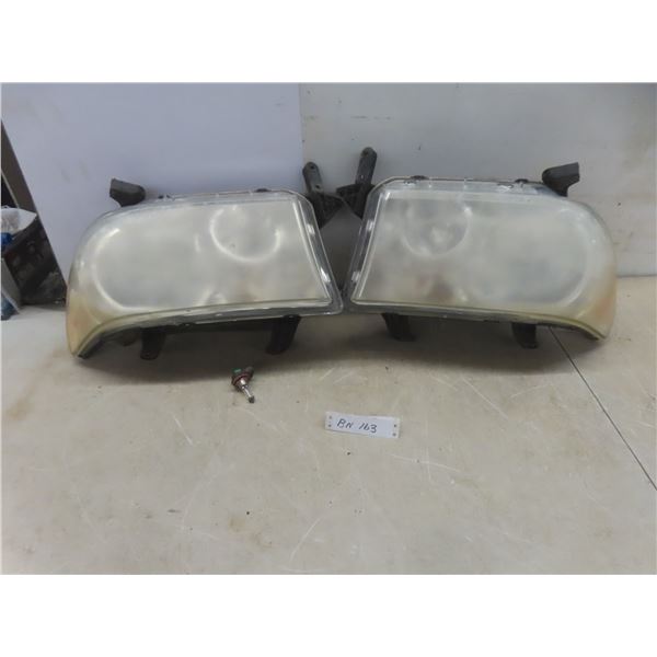 2 Headlight Assemblies for 2008 Toyota Tundra McPherson