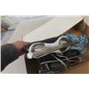 Image 6 : Bauer Size 4 Hockey Skates White NOS in Box