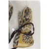 Image 4 : Fur Mitts Good Condition