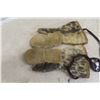 Image 5 : Fur Mitts Good Condition