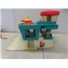 Image 6 : Fisher Price Airport, Airplane, Helicopters, Little People