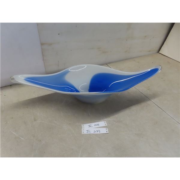 Art Glass Centrepiece 7-1/4" x 27" x 9-1/2" 