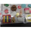 Image 7 : Showcase Included with Vintage Pinback Buttons, Star Wars & Collectible Buttons