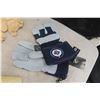 Image 2 : New 7 Pairs Gloves and Hand Wipes