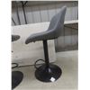 Image 4 : 2 Upholstered Swivel Stools